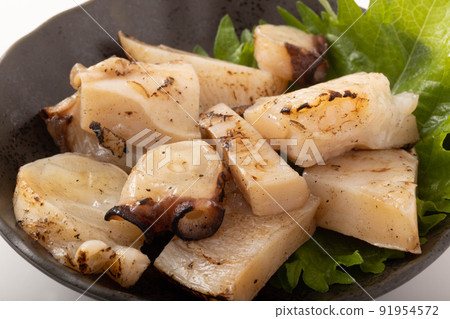 Live grilled raw edible 91954572