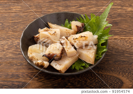 Live grilled raw edible Live grilled raw edible 91954574