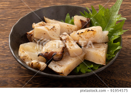 Live grilled raw edible 91954575