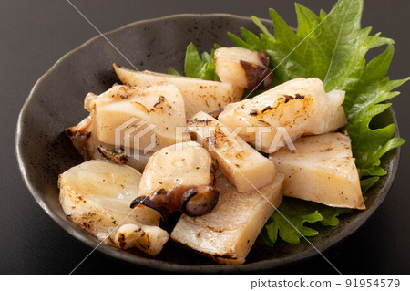Live grilled raw edible 91954579