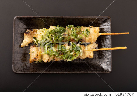 烤雞肉串大蔥鹹雞皮 烤雞肉串大蔥鹹雞皮 91954707