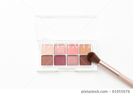 Eye shadow and make-up brush white background Eye shadow and make-up brush white background 91955078