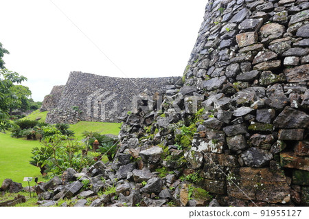 Ishigaki, the site of Nakijin Castle (Nakijin Village, Okinawa Prefecture) 91955127