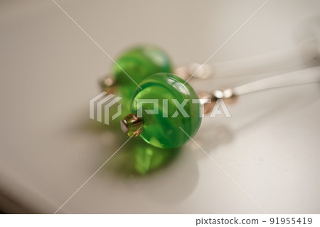 酷綠蜻蜓球耳環 91955419