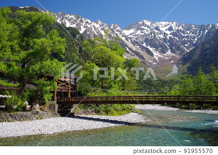 Kamikochi in early summer [superb view around Kappa Bridge] 91955570