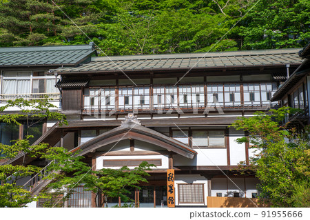 日本最古老的溫泉旅館建築 Sekizenkan Shiman Onsen 春季 91955666