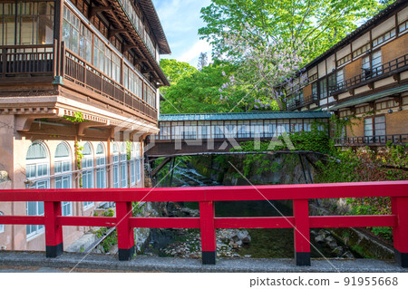 日本最古老的溫泉旅館建築 Sekizenkan Shiman Onsen 春季 91955668