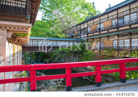 日本最古老的溫泉旅館建築 Sekizenkan Shiman Onsen 春季 91955670