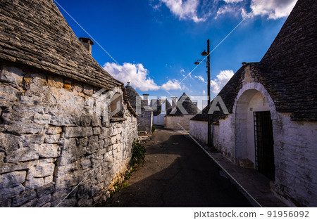 Famous landmark in Alberobello in Italy - the historic Trulli houses 91956092