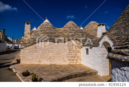 Wonderful Trulli houses of Alberobello in Italy . a popular landmark in Italy 91956124