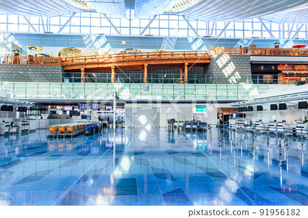 [圖片素材]國際機場值機櫃檯附近的風景 91956182