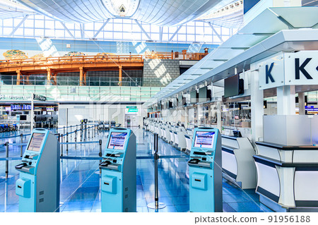 [Image material] Scenery near the international airport check-in counter 91956188
