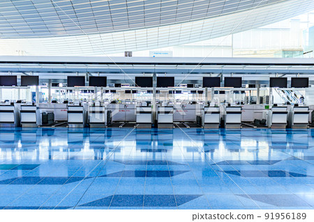 [Image material] Scenery near the international airport check-in counter 91956189