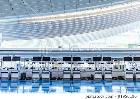[Image material] Scenery near the international airport check-in counter 91956190