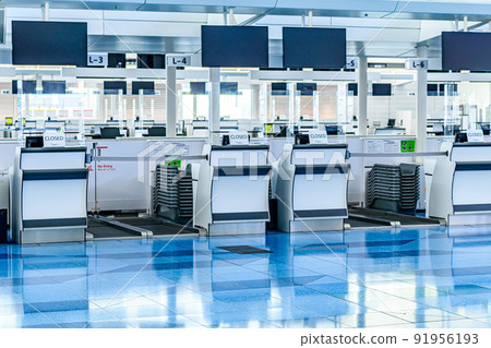 [Image material] Scenery near the international airport check-in counter 91956193