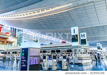 [Image material] Scenery near the international airport check-in counter 91956198