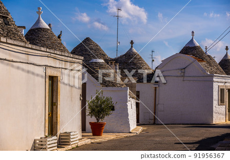 Famous Trulli houses in the city of Alberobello in Italy 91956367
