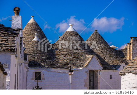 Wonderful Trulli houses of Alberobello in Italy . a popular landmark in Italy 91956410
