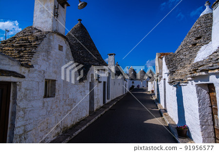 Wonderful Trulli houses of Alberobello in Italy . a popular landmark in Italy 91956577
