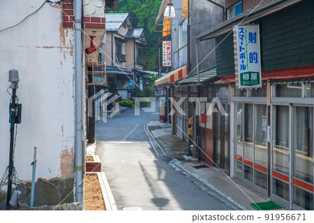 Sekizen Onsen hot spring town Ochiai Street early morning scenery Sekizen Onsen hot spring town Ochiai Street early morning scenery 91956671