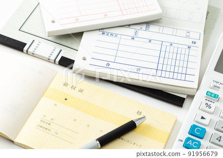 書籍和單據 91956679