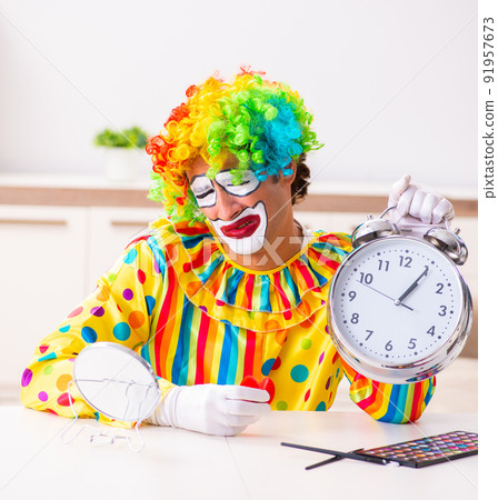 Male clown preparing for perfomance at home 91957673