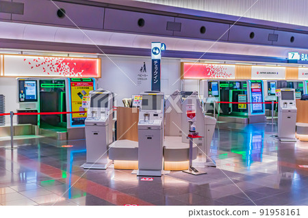 [Tokyo cityscape] Night view of the city around Haneda Airport (Terminal 1) 91958161