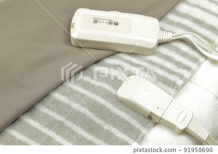 Electric blanket laid under the sheets 91958698