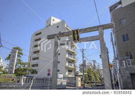東京文京區湯島天神入口處的大鳥居 東京文京區湯島天神入口處的大鳥居 91958882