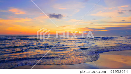 Dramatic sea sunrise or sunset Dramatic sea sunrise or sunset 91958954