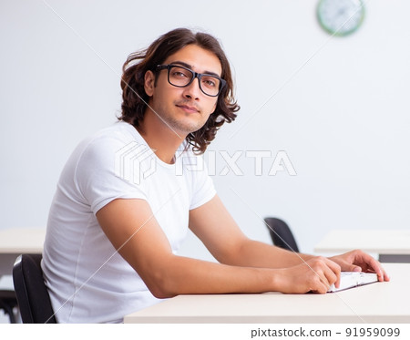 Young male student sitting in the classroom 91959099