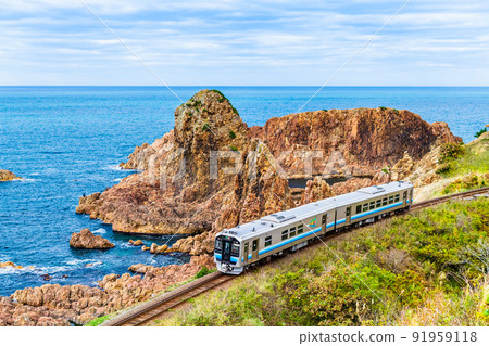 青森縣五能線（深浦-廣人）-沿著雪會崎海岸線行駛的普通列車- 91959118
