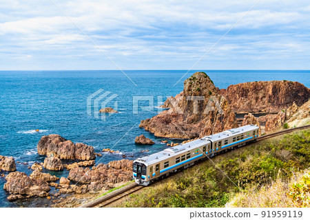 青森縣五能線（深浦-廣人）-沿著雪會崎海岸線行駛的普通列車- 91959119