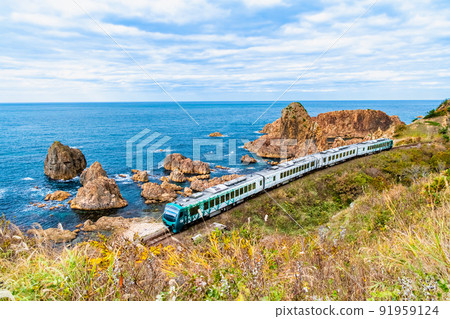 Aomori Prefecture Gono Line (Fukaura-Hiroto) -Resort Shirakami "Fagus Crenata" running along the coastline of Yukiaizaki- 91959124
