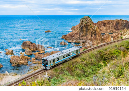 青森縣五能線（深浦-廣人）-沿著雪會崎海岸線行駛的普通列車- 91959134