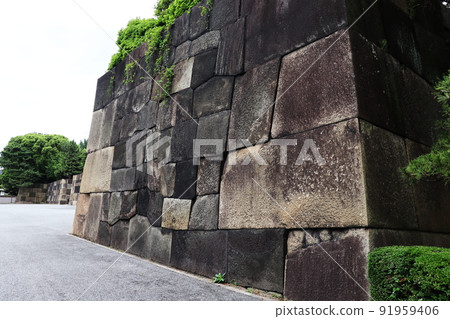 Stone wall of old Edo castle Stone wall of old Edo castle 91959406