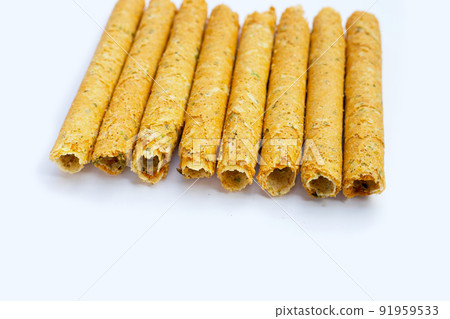 Crispy egg rolls with seaweed 91959533