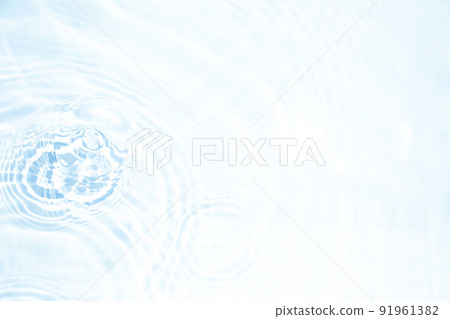 波光粼粼的漣漪在水面上蔓延 91961382