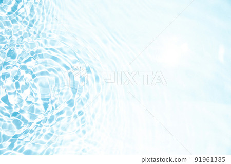 波光粼粼的漣漪在水面上蔓延 91961385