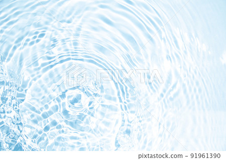 Glittering ripples spreading on the surface of the water 91961390