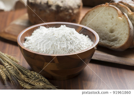 Many types of bread and flour lined up on the table 91961860
