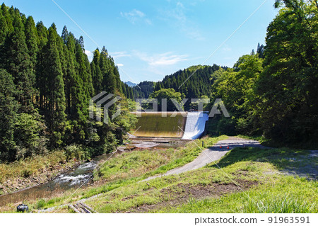 Oita Prefecture / "Hakusui Dam" (Hakusui Dam / Dam) under construction / adjustment to understand the structure that is said to be the most beautiful in Japan Oita Prefecture / "Hakusui Dam" (Hakusui Dam / Dam) under construction / adjustment to understand the structure that is said to be the most beautiful in Japan 91963591