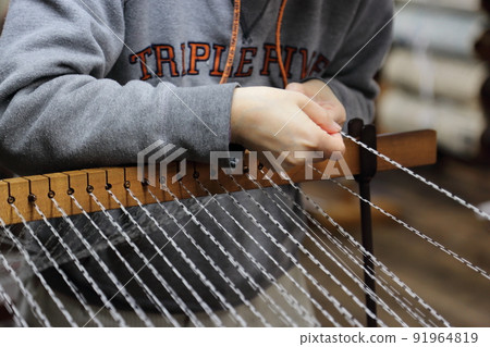 Japanese traditional crafts, weavers and weavers who make kimono 91964819