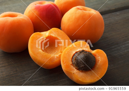 Apricot image Apricot image 91965559
