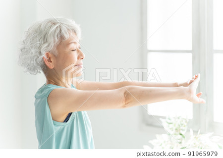 高級女性伸展運動（健康/保健） 91965979