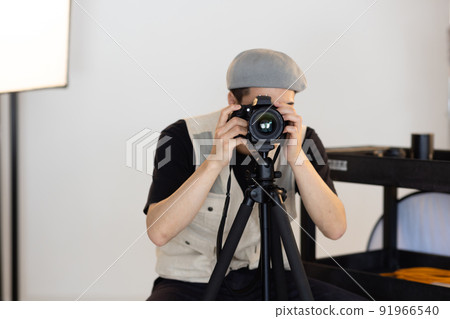 Cameraman in the shooting studio 91966540