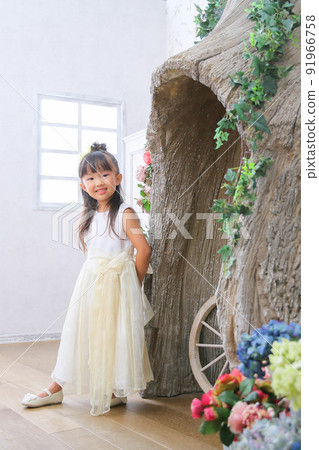 幼兒園的孩子們的女孩 幼兒園的孩子們的女孩 91966758