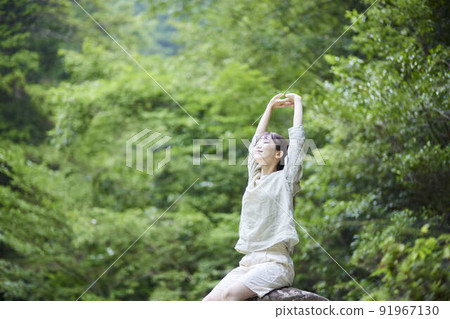 A young Japanese woman who grows tall in nature A young Japanese woman who grows tall in nature 91967130