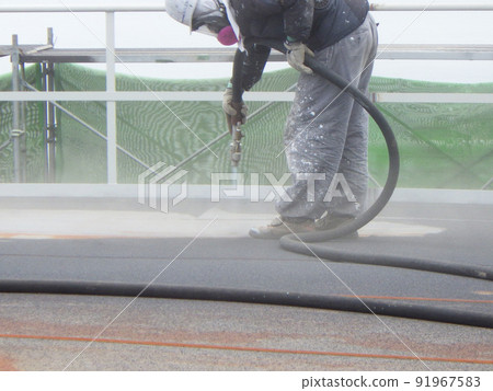 罐體施工期間噴漆前的爆破作業狀態 91967583