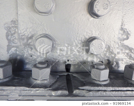 A state in which the corroded steel frame was blasted and then the undercoat was applied. 91969134